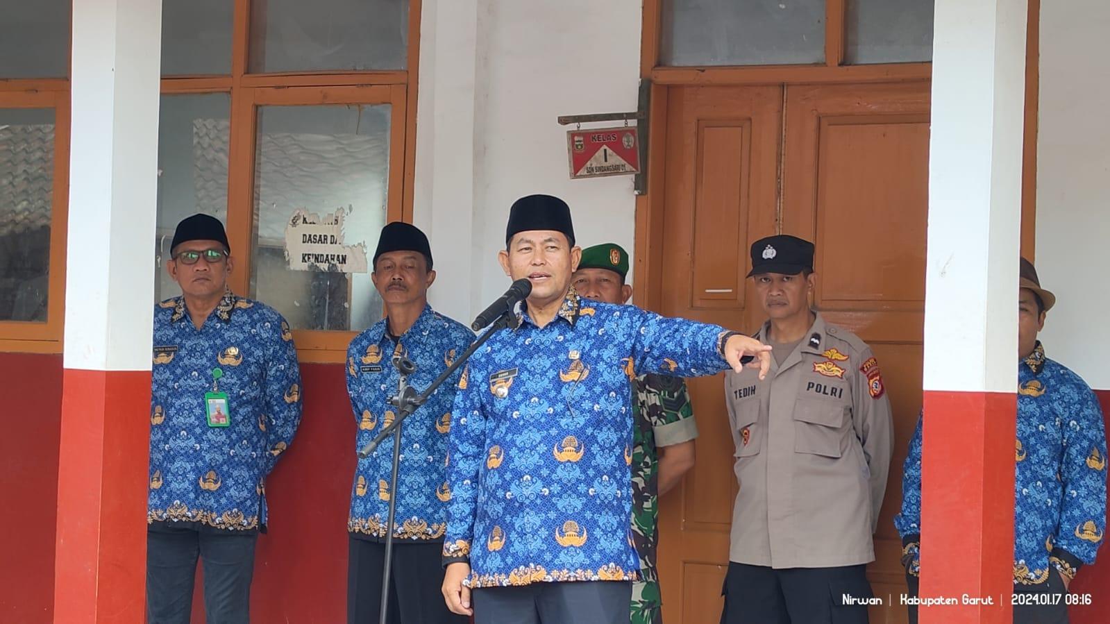 Camat Cigedug Bertindak sebagai Inpesktur Upacara